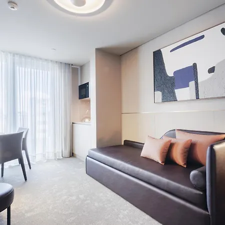 Hotel White