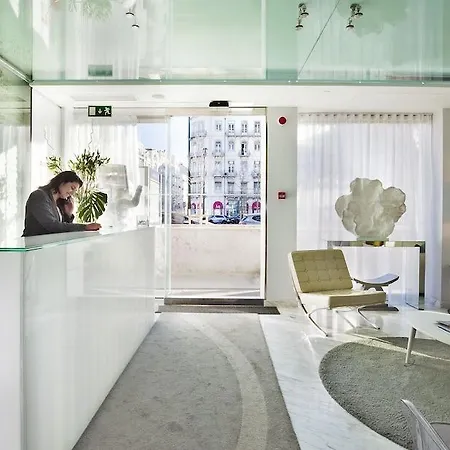 Hotel White