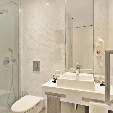 Hotel White 3*