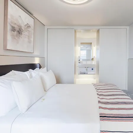 Hotel White