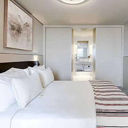 Hotel White