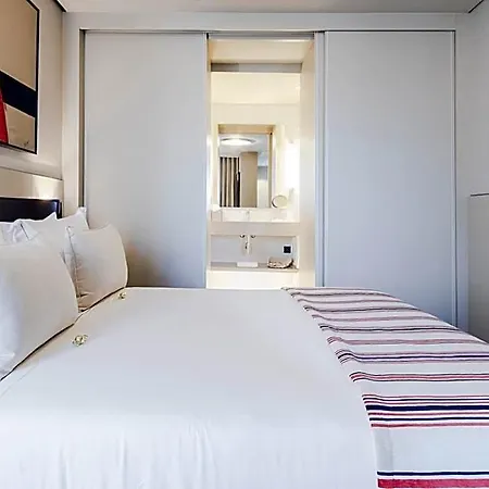 Hotel White