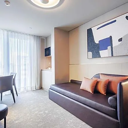 Hotel White