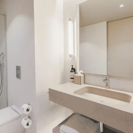 Hotel White