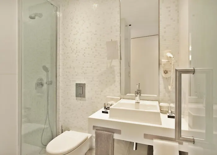 Hotel White 3*