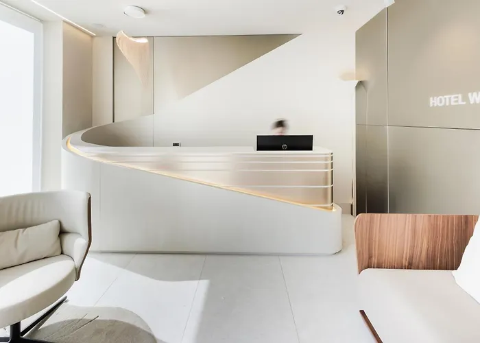 Hotel White